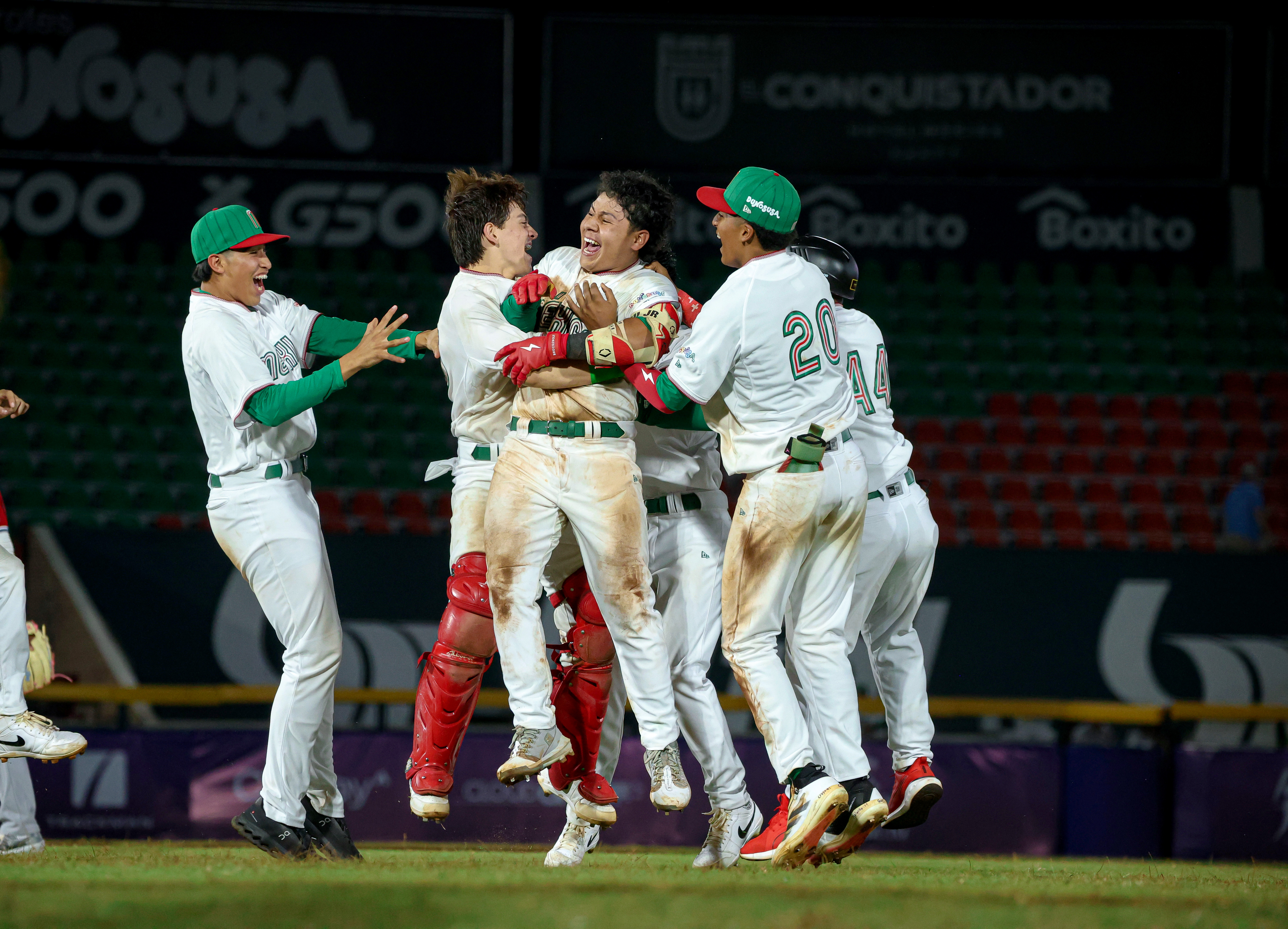Con hit de oro de Gallardo y gran pitcheo, México vence a República Dominicana: 2-1